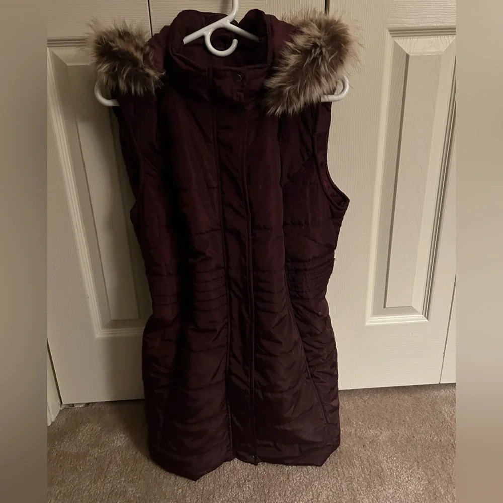 NWOT. Maurice's sleeveless vest with removable hood. - Picture 2 of 10